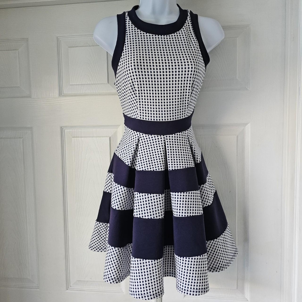 Windsor navy blue & white polka dot skater preppy dressSize small